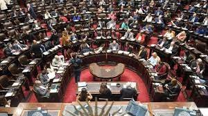 El Gobierno busca marcarles la cancha a los legisladores de la oposición que tratarán las reformas de Milei
