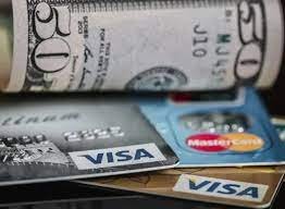 Dólar a $1300: tras la devaluación, los argentinos evitaron usar la tarjeta de crédito en el exterior