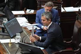 El oficialismo propuso cambios en el capítulo de privatizaciones para conseguir el apoyo a la Ley Ómnibus