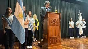 Dos alumnos se desmayaron mientras Javier Milei daba un discurso en una escuela
