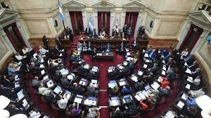 En medio de la polémica por los sueldos de los senadores, comienza el debate de la Ley Ómnibus en Diputados
