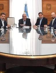 La oposición dialoguista espera que el Gobierno le envíe en las próximas 48 horas el nuevo borrador de la Ley Bases