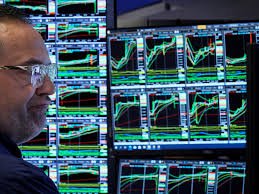 la Bolsa reacciona sin euforia tras la aprobación de la Ley Bases, a la espera de nuevos anuncios oficiales