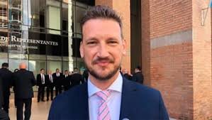 Interpol emitió una alerta roja para encontrar al diputado acusado de pedofilia que está prófugo