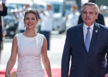 Alberto Fernández se opone a que se perite el celular de Fabiola Yañez en España para “minimizar los riesgos de manipulación”