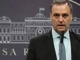 el Gobierno se distanció del senador libertario que contrató asesores para hacer campaña