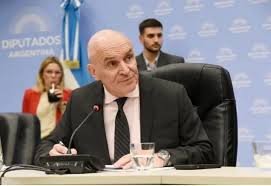 El oficialismo dice ahora que las provincias deberán ajustar USD 20 mil millones y no USD 60 mil millones