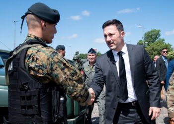 El Gobierno prepara un decreto para que las Fuerzas Armadas puedan combatir bandas narco y grupos terroristas