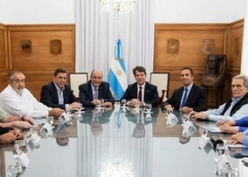 A horas de una reunión clave, los gremios reclaman que el salario mínimo llegue a $600 mil