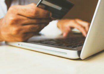 Alerta por gastos duplicados en tarjetas: qué recomiendan hacer los bancos y emisoras de plásticos