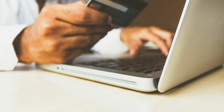 Alerta por gastos duplicados en tarjetas: qué recomiendan hacer los bancos y emisoras de plásticos