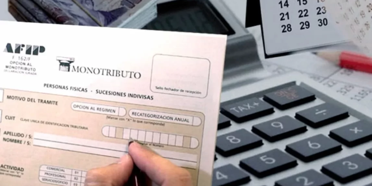 Impuesto a las Ganancias y Monotributo: cuánto aumentarán tras el dato de inflación del INDEC