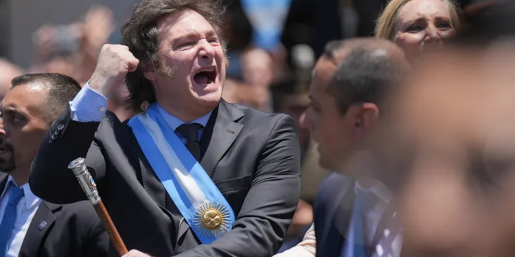 Los tres riesgos que amenazan el plan económico de Milei pese a los avances obtenidos