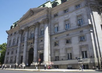 La Justicia suspendió el decreto de Milei que transforma el Banco Nación en Sociedad Anónima