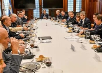 Caputo se reúne con industriales en medio del reclamo por la reducción de impuestos y la baja competitividad