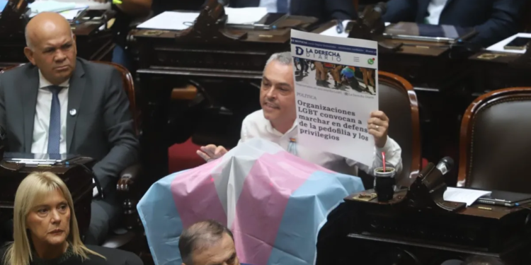 Fuertes críticas de un diputado a Milei por su discurso en Davos: “No soy K, soy maricón y me la banco”
