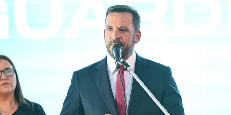 Escobar lanzó su propia Policía Municipal con más de 800 efectivos: “Compramos armas no letales para defender a los vecinos”