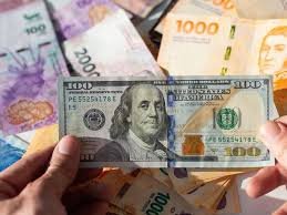 cuáles fueron las tres claves que llevaron al dólar otra vez por encima de los 1.300 pesos