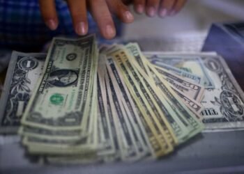 Dólar vulnerable ante la crisis arancelaria mundial
