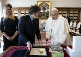 Javier Milei viajó a Roma para asistir al funeral del papa