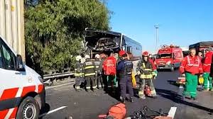 Chocaron un colectivo y un camión en la General Paz