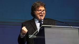 Javier Milei habla a los dirigentes de La Libertad Avanza, en el inicio de la campaña bonaerense