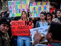 manifestantes reclaman la aprobación de la Ley de Emergencia en Discapacidad