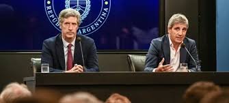 Con tasas más altas, el Gobierno espera evitar presiones al dólar y ahora afronta $38 billones de vencimientos en agosto