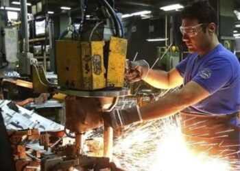 INDEC destaca crecimiento industrial del 9,3% en junio.