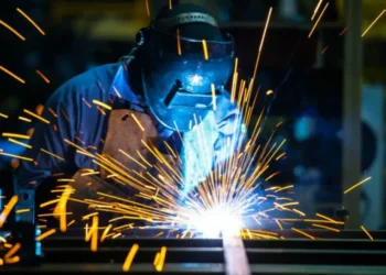 La UIA prende las alarmas por la industria.