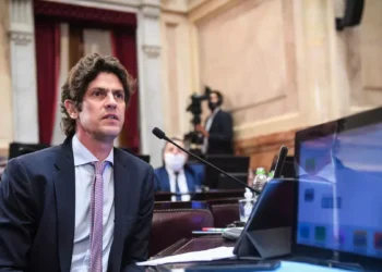 Caputo, acusado de ludópata por Lousteau