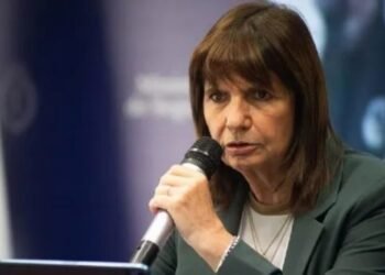 Patricia Bullrich tiende puentes a Mauricio Macri.