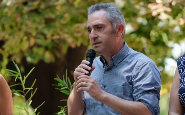 Fuerte alerta de Larroque al Gobierno