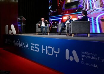 El intendente de Escobar, Ariel Sujarchuk, presentó su libro “Mañana es Hoy”