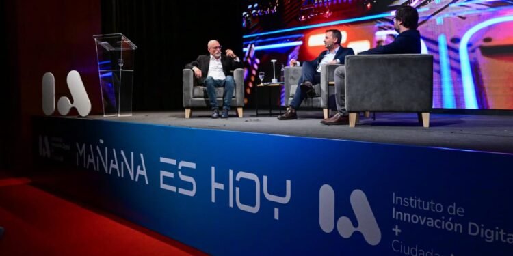 El intendente de Escobar, Ariel Sujarchuk, presentó su libro “Mañana es Hoy”