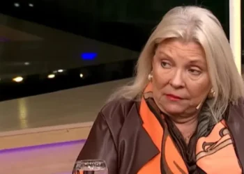 Carrió sentencia a Caputo: “Caído”