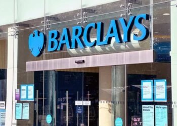 Milei: Aciertos y desaciertos económicos, según Barclays.