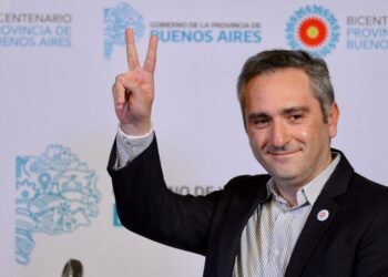 Fuego Amigo: Larroque Impulsa un Peronismo Renovado con Kicillof.