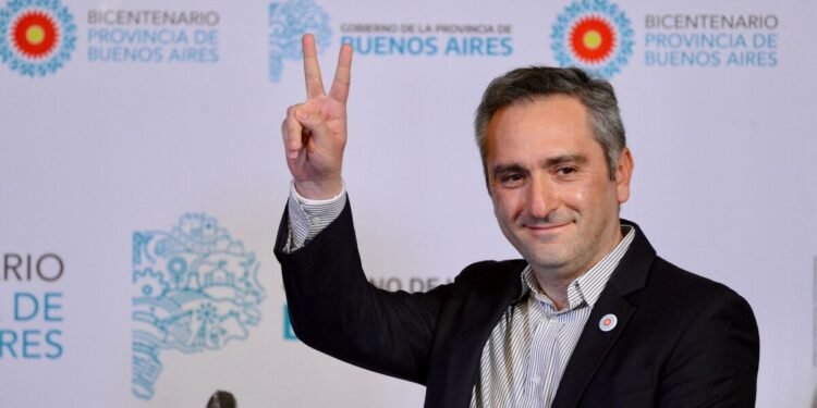 Fuego Amigo: Larroque Impulsa un Peronismo Renovado con Kicillof.