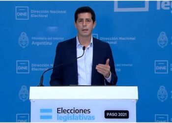 “Persecución y cuadernos truchos”: la defensa de Wado a la vicepresidenta.