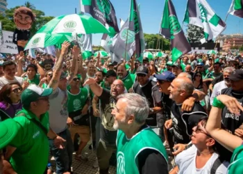 Gremiales: Paro nacional de ATE y marcha.