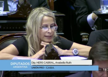 Anabella Hers Cabral: Proyectos en el Congreso de la pareja de AF.