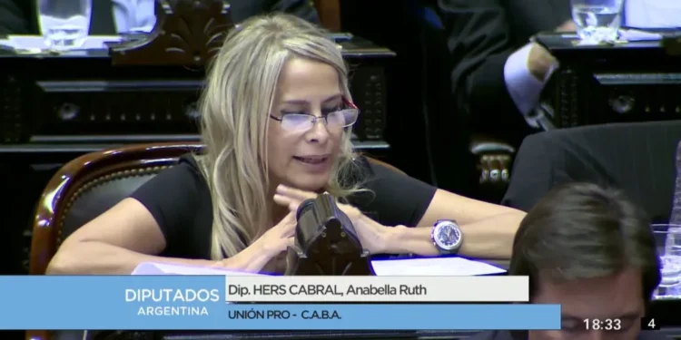 Anabella Hers Cabral: Proyectos en el Congreso de la pareja de AF.