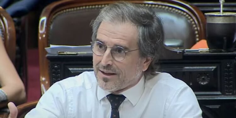 Benegas Lynch defiende Inocencia Fiscal con dura crítica.