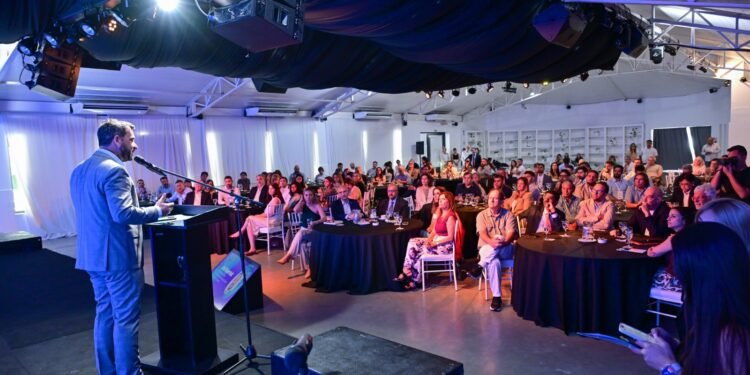 Escobar, anfitrión de un encuentro estratégico para el futuro de la inteligencia artificial