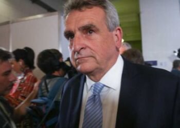 Cuestionamiento de Rossi al decreto de inteligencia.