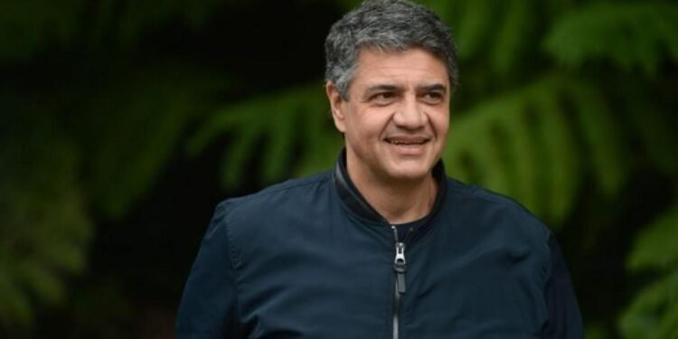 Tensión al límite: Macri cuestiona a Grabois por la propiedad.