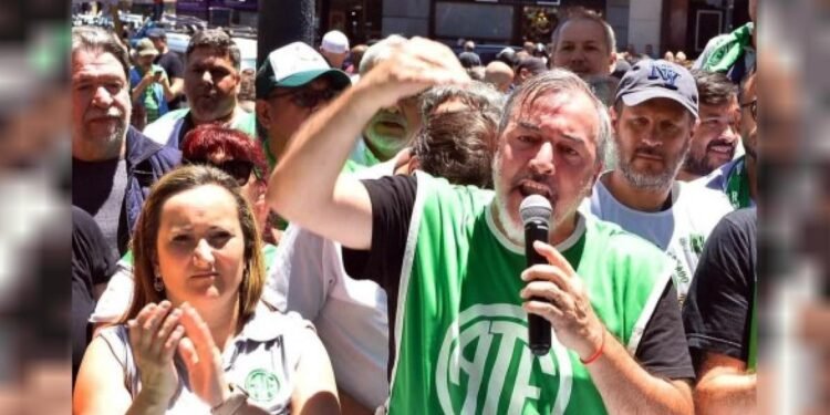 Milei, el “artífice de la destrucción”, según Rodolfo Aguiar.