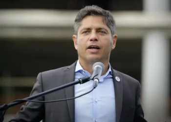 Guerra política: Kicillof intima a Milei por dinero robado.