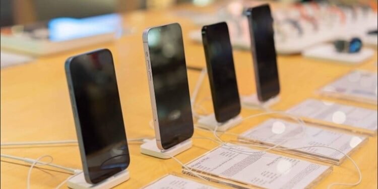 Precios de celulares importados: ¿cómo los afecta la quita de aranceles?